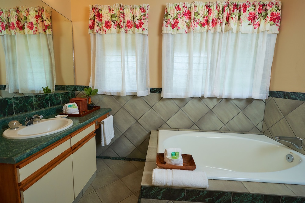 Suite, 1 King Bed (Soaking Tub, No Resort Fee, Breakfast) - Photo 5
