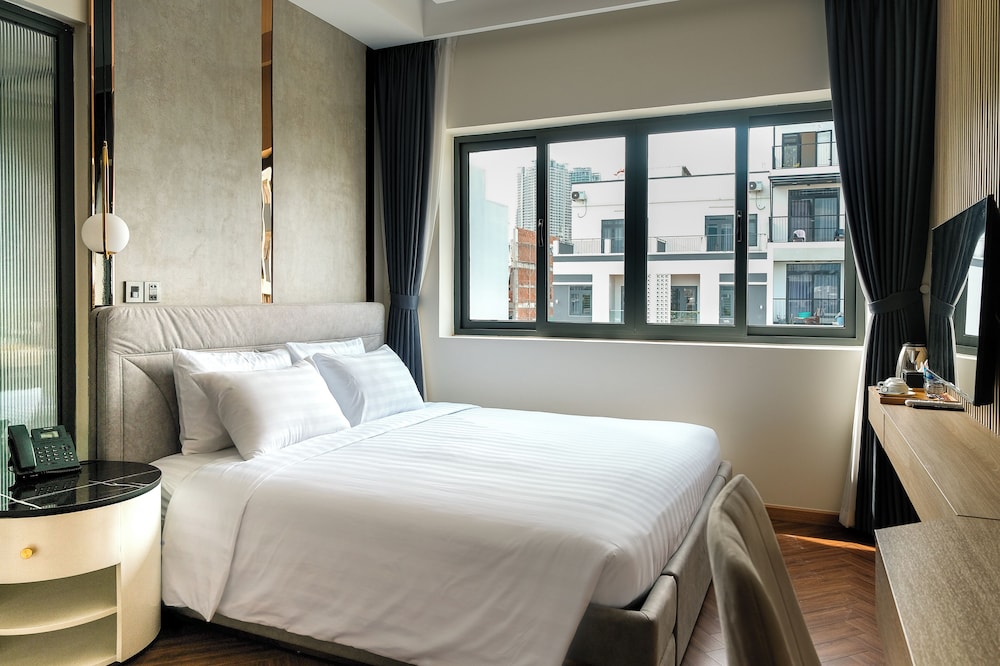 Deluxe Double Room, Bathtub