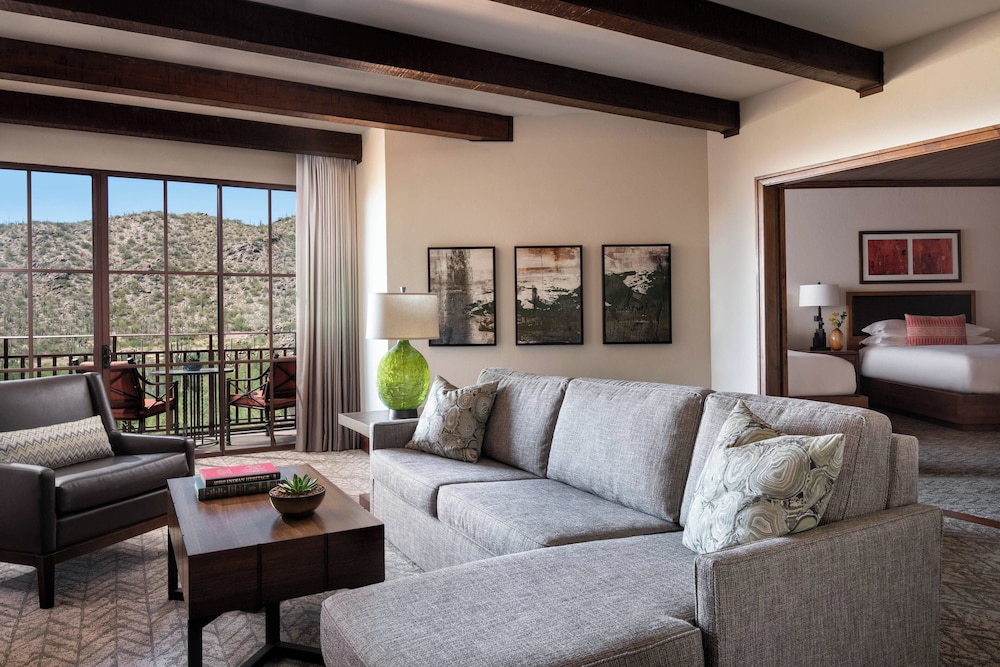 Executive Suite, 1 Bedroom - Photo 2