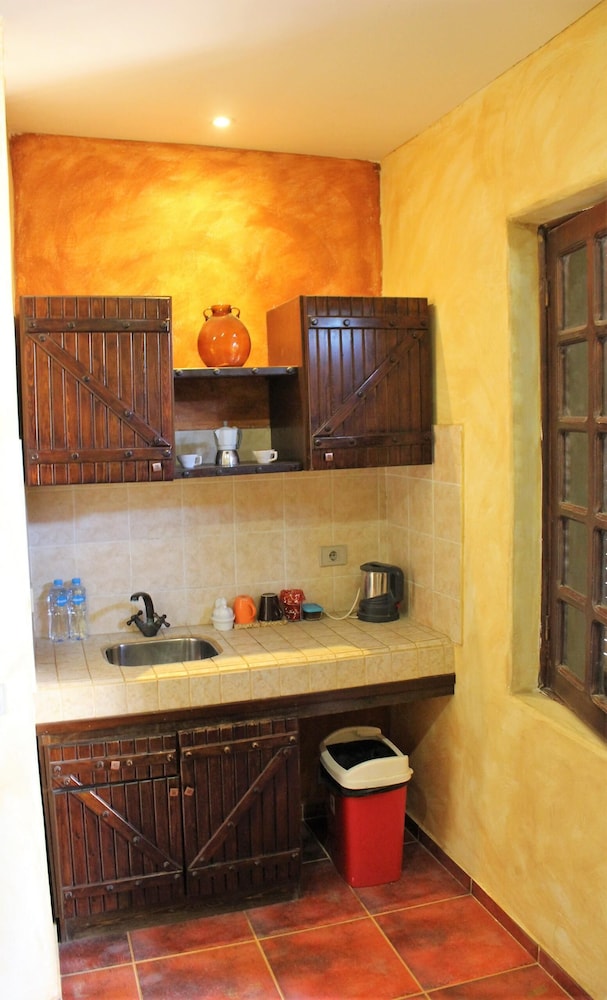 Deluxe Triple Room, Ensuite, Mountain View photo 3