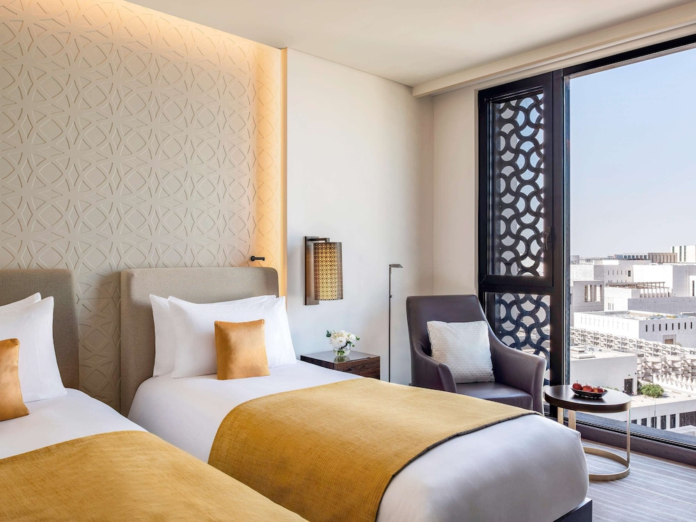 Deluxe Suite, 1 Bedroom (1 King Size Bed and Living Area) photo 3