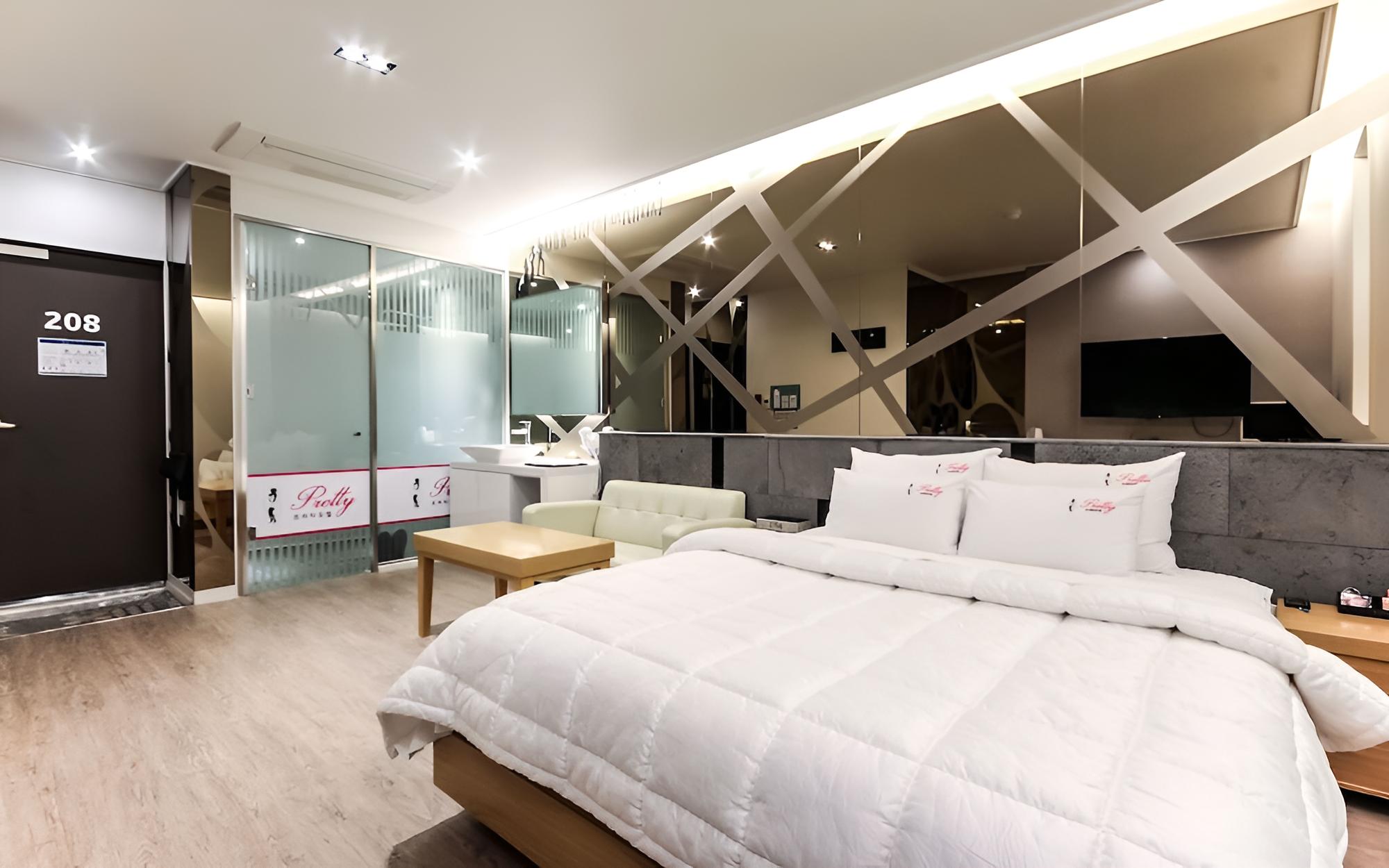Room (1 Room per 1 Parking - Drive-In (Netf)