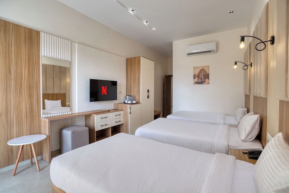 Standard Triple Room, Mountain View photo 1
