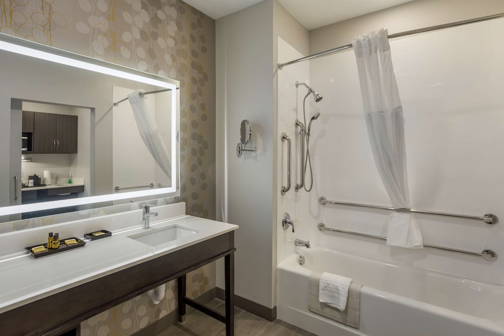 Standard Room, 2 Queen Beds, Accessible, Refrigerator & Microwave (with Sofabed) - Photo 3