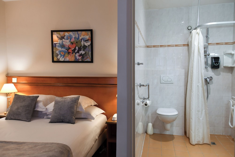 Double Room, Mobility Accessible photo 3