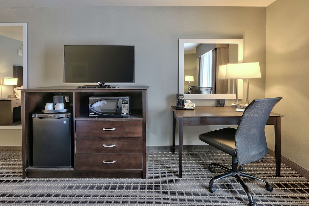 Room, 1 King Bed, Accessible, Non Smoking (Bathtub) photo 3
