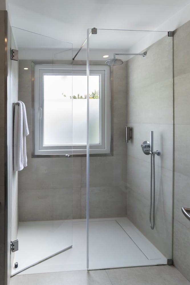 Standard Double or Twin Room photo 3