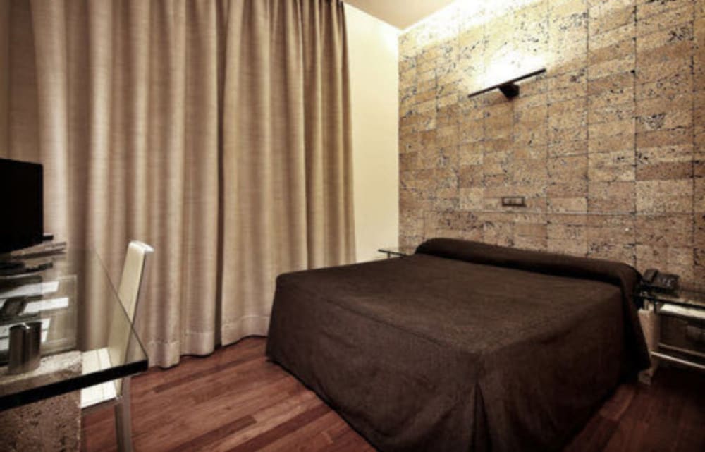 Classic Double Room Single Use photo 3