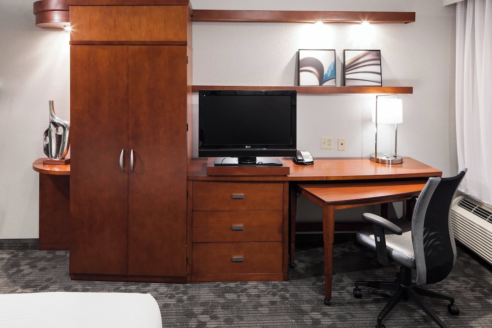 Suite, 1 Bedroom, Courtyard View (Hearing Accessible)