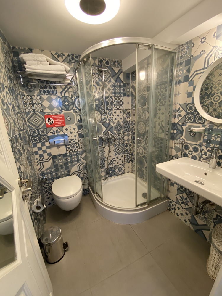 Economy Double Room(Basement) photo 2