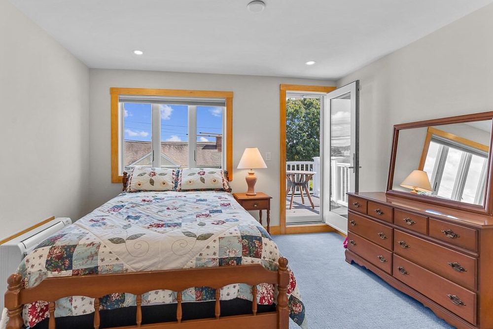 House, Multiple Beds, Balcony, Partial Ocean View photo 2