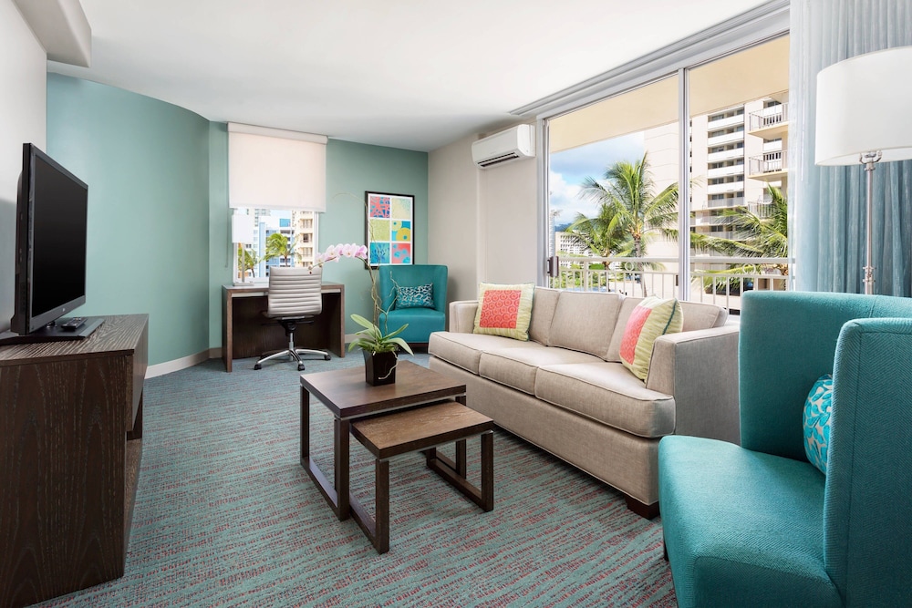 Suite, 1 Bedroom, Balcony (Corner) - Photo 4