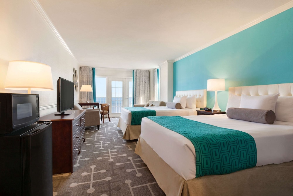 Room, 2 Queen Beds, Non Smoking, Partial Ocean View - Photo 2