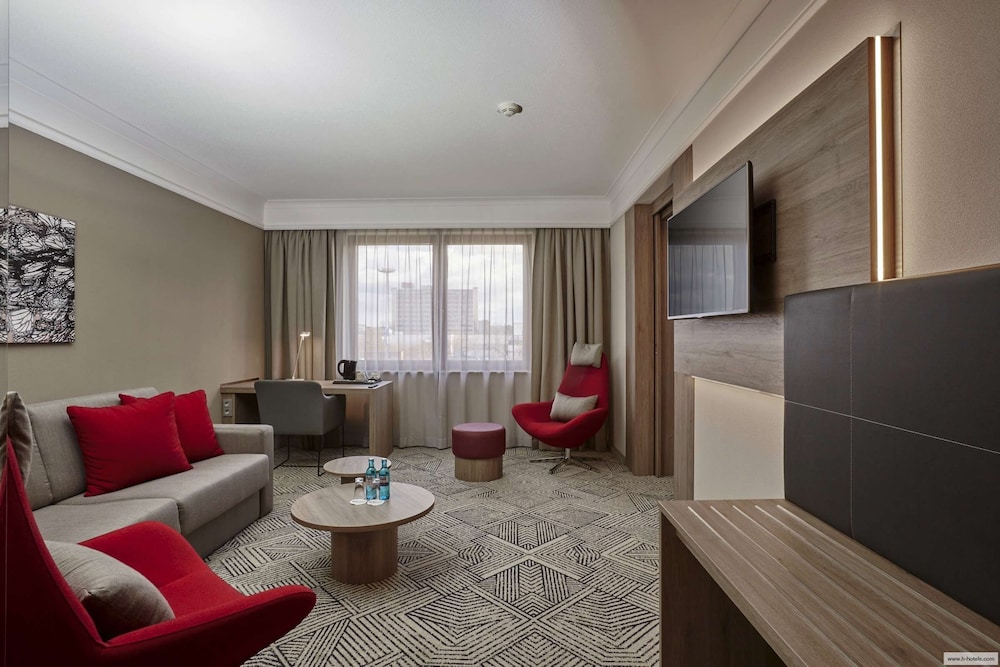 Suite - Photo 1