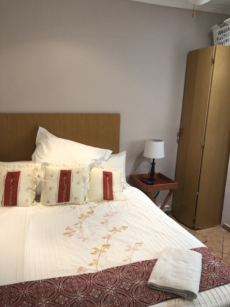 En-Suite Double Room with Bath photo 2