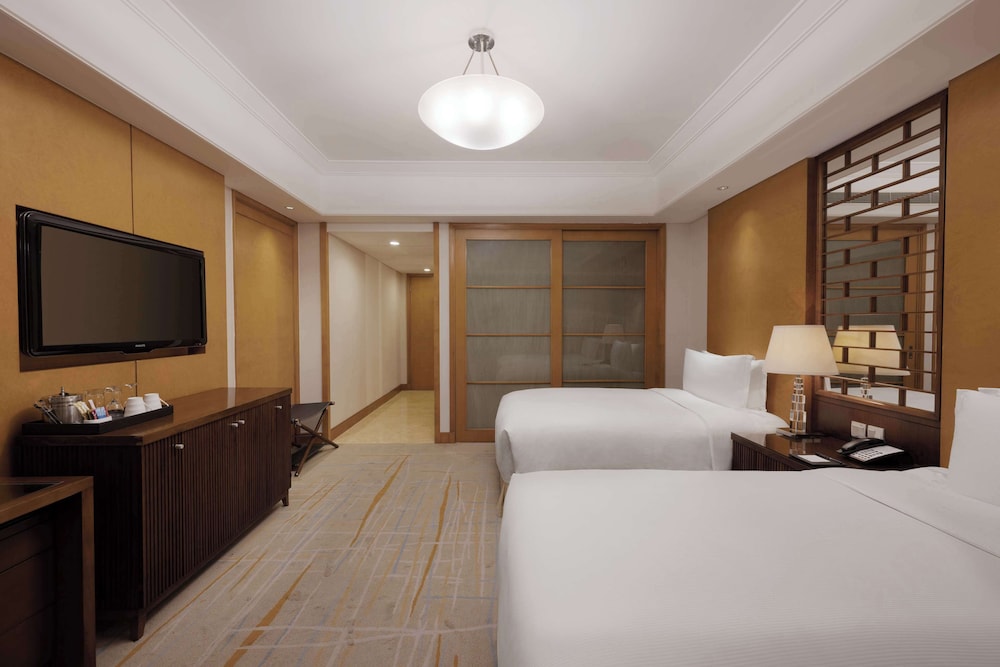 Executive Room, 2 Twin Beds, Club Lounge Access - Photo 7
