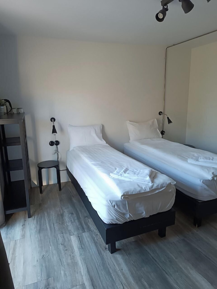 Standard Double or Twin Room with Balcony photo 3