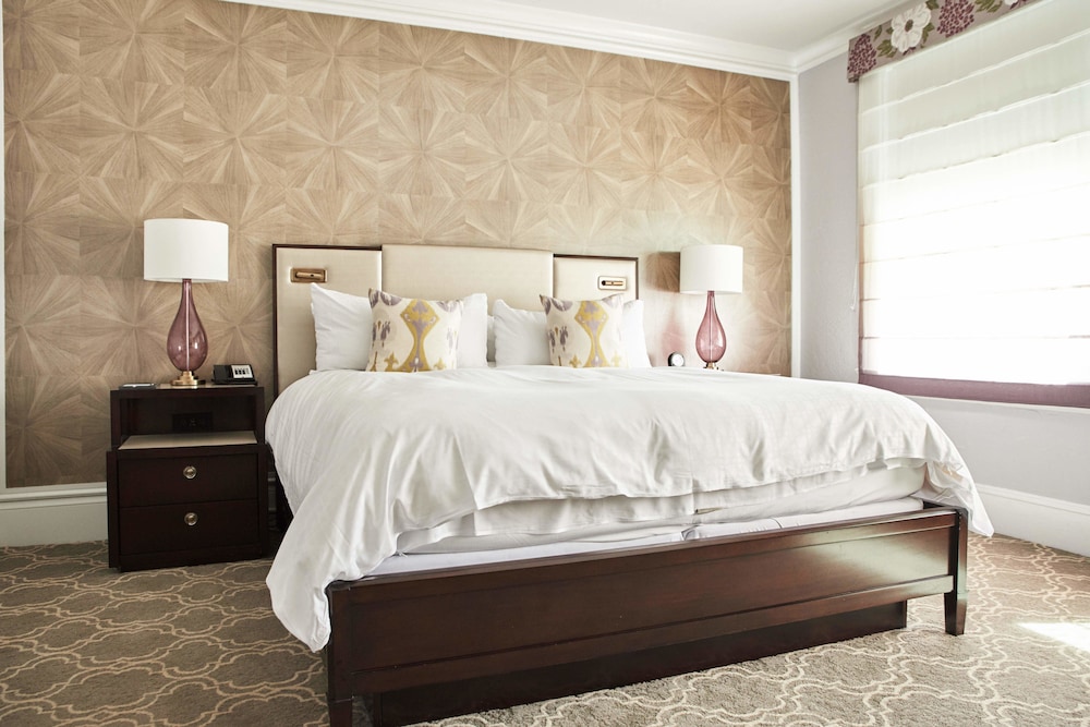 Deluxe Room, 1 Queen Bed, Bay View - Photo 1