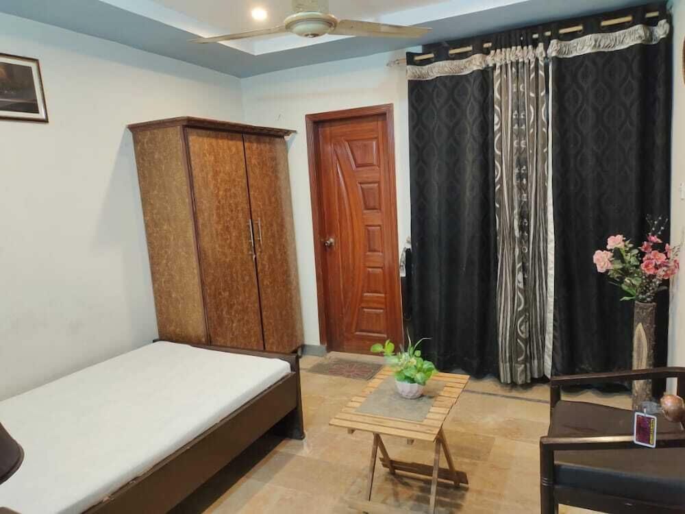 Single Room photo 2