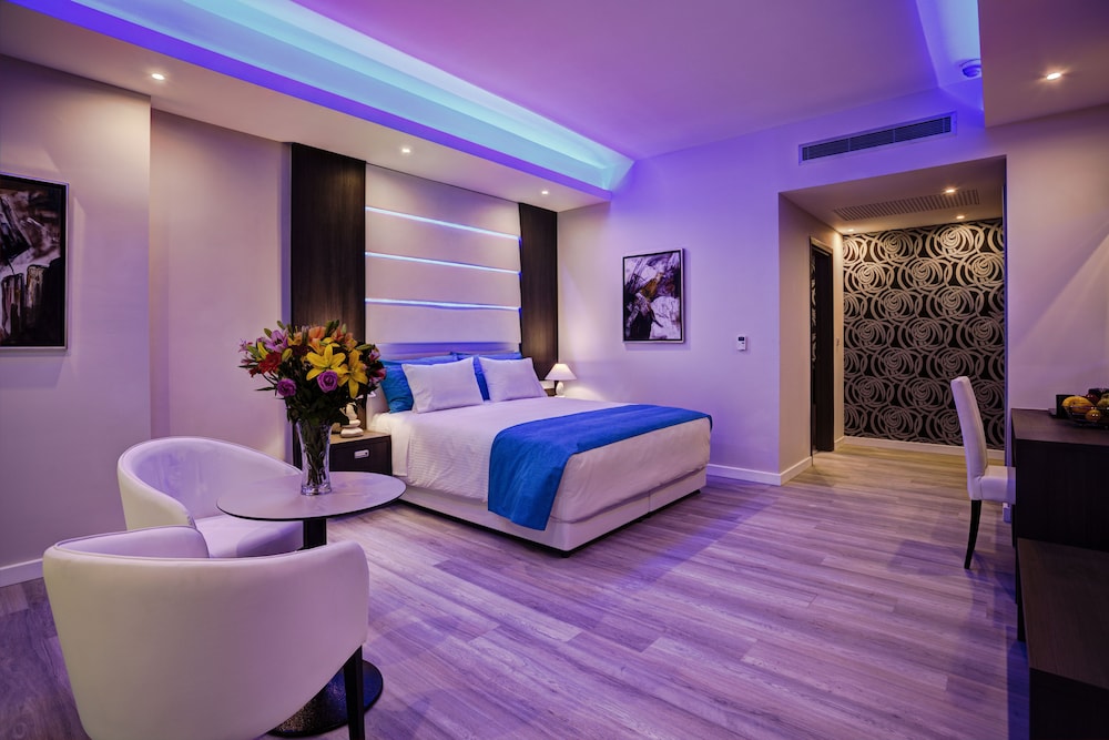 Standard Triple Room, City View
