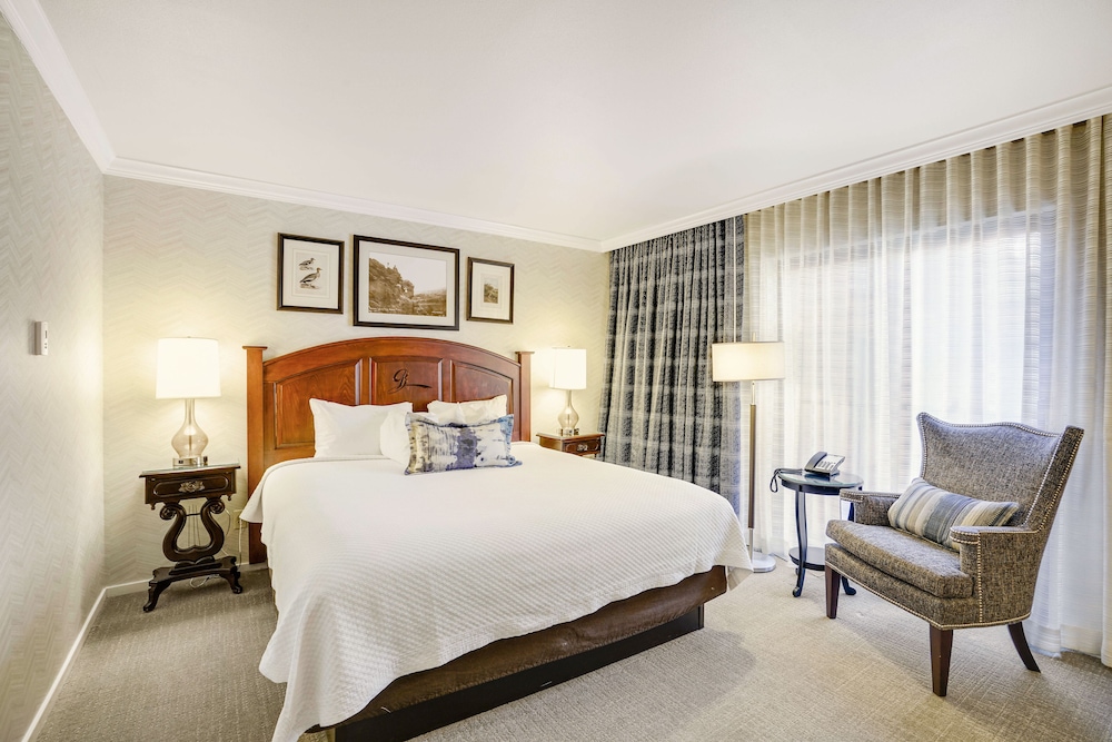Premium Room, 1 King Bed - Photo 1