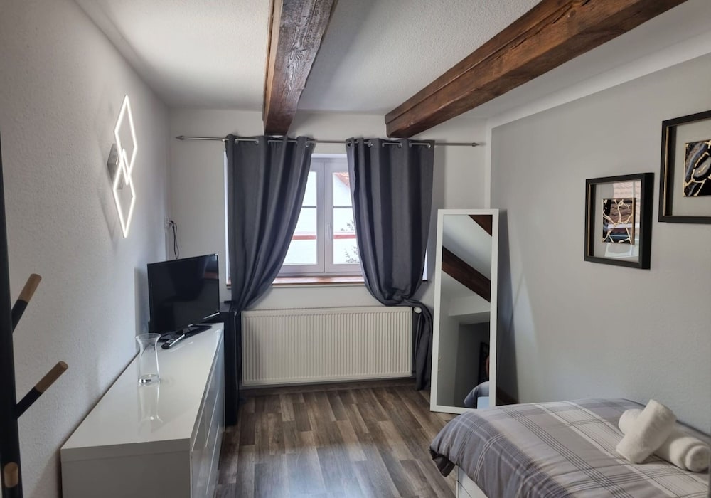 Standard Single Room, Private Bathroom, Courtyard View photo 2