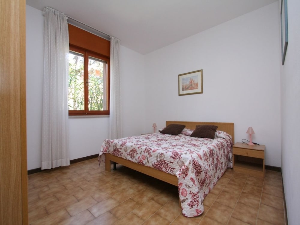 Apartment, 2 Bedrooms (C-5)