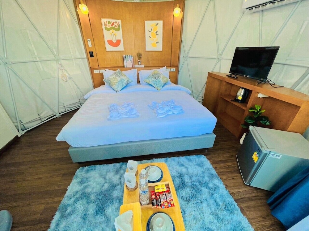 Deluxe Room - Photo 1