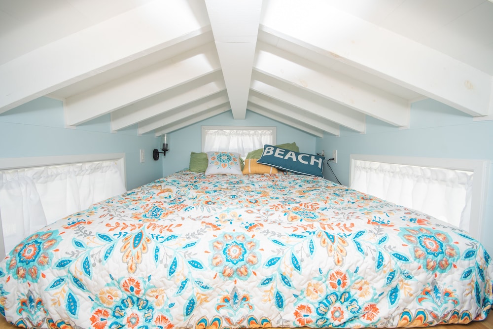 Cabin (Tiny House - Seashell) photo 2