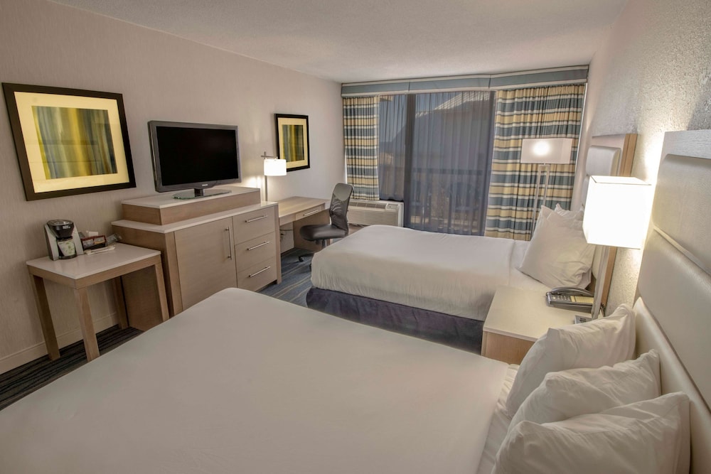 Room, 2 Queen Beds, Oceanfront - Photo 1