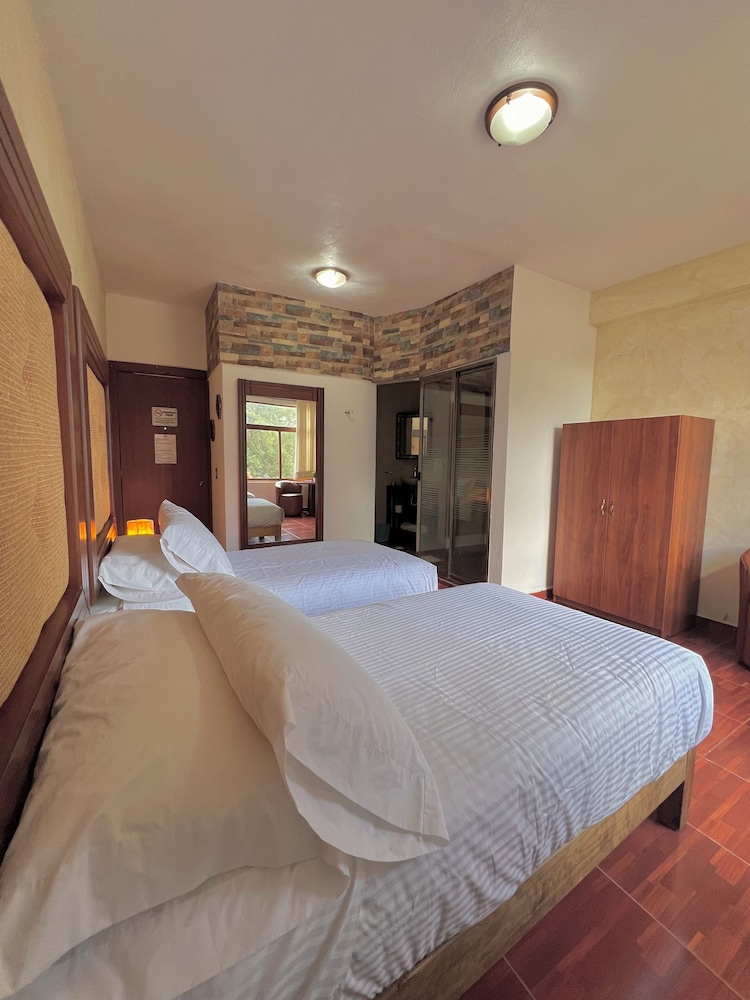 Room, Multiple Beds, Garden View