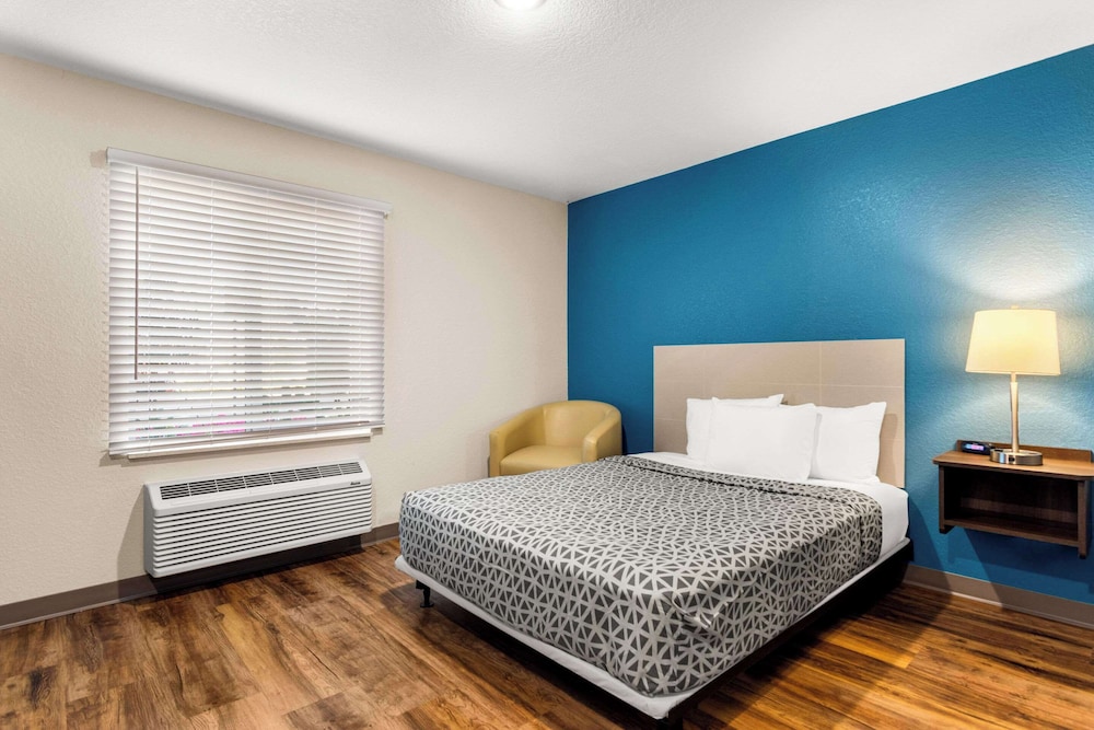 Suite, 1 Queen Bed, Accessible, Non Smoking photo 1