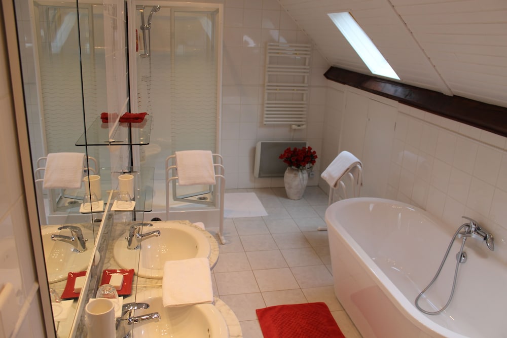 Comfort Room, 1 King Bed, Club Lounge Access, Park View photo 2