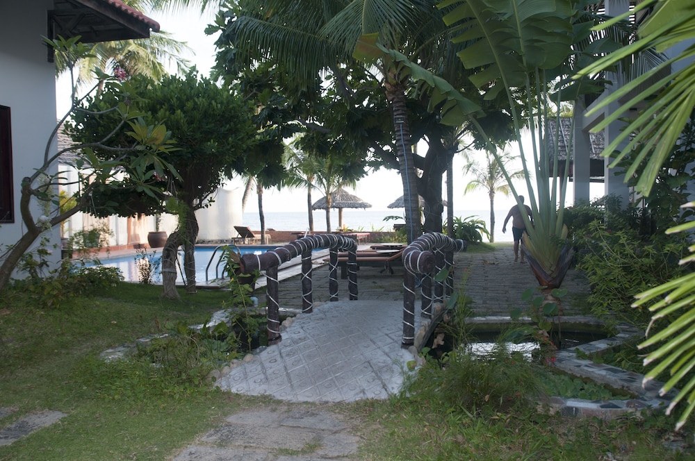 Deluxe Room, Garden View - Photo 6