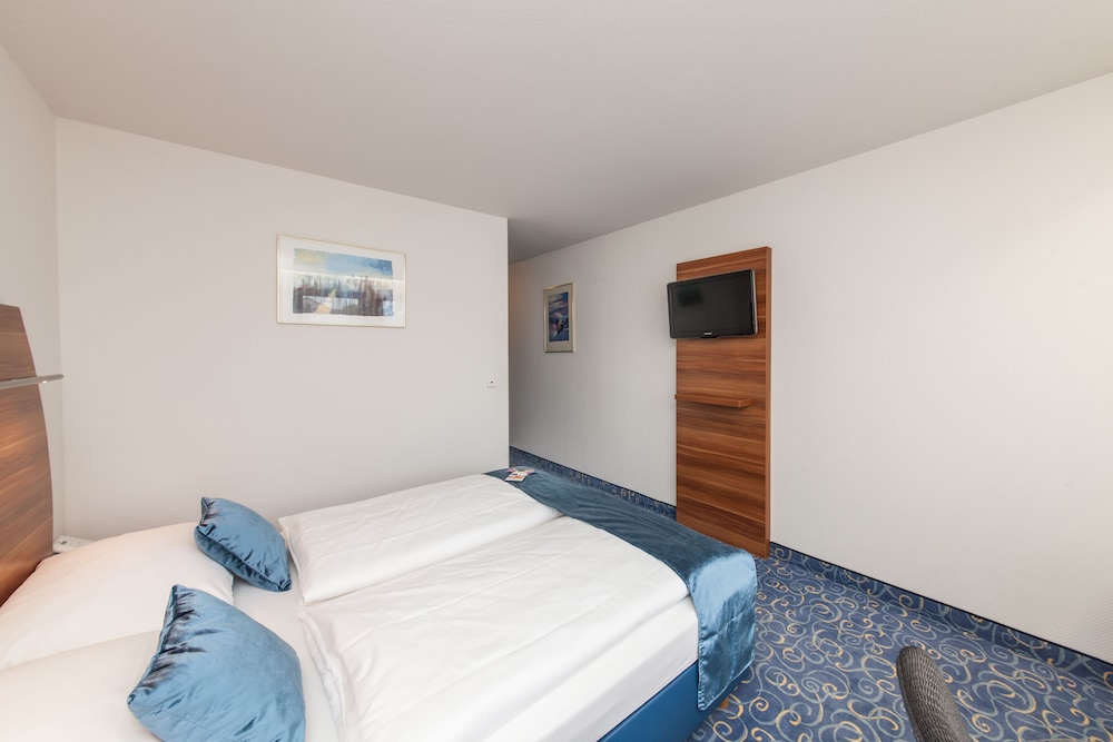 Standard Double Room Single Use photo 2