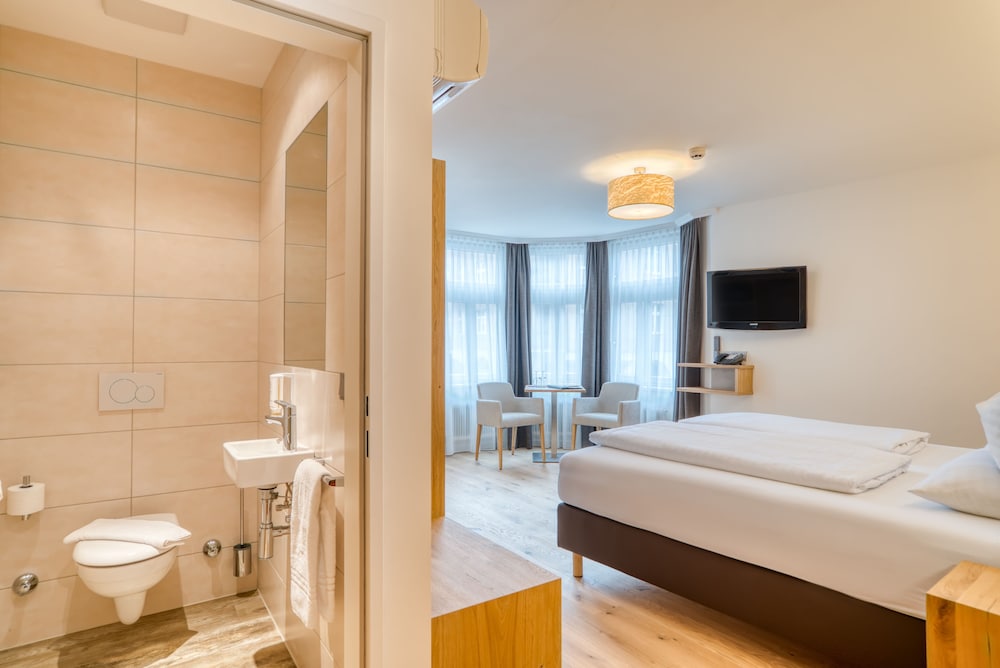 Double Room - Photo 13
