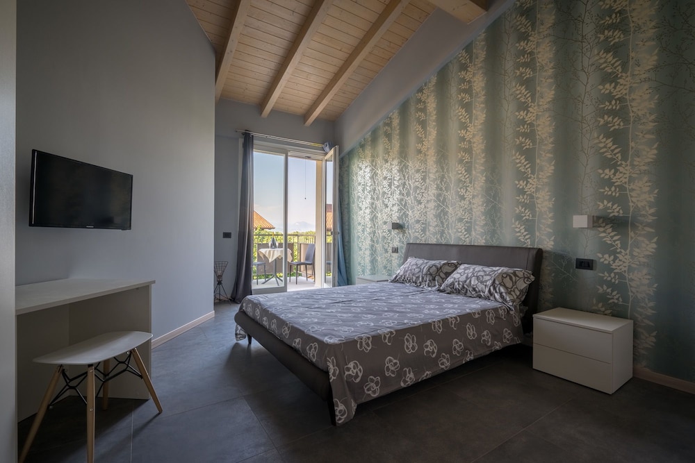 Deluxe Double Room, Balcony photo 1