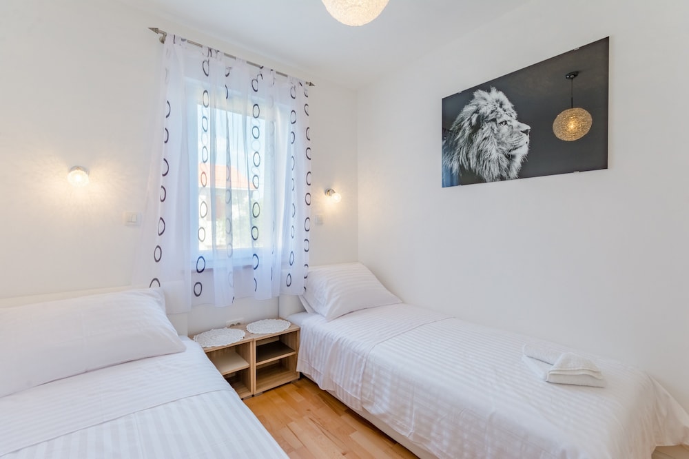 Apartment, 2 Bedrooms, Terrace photo 1