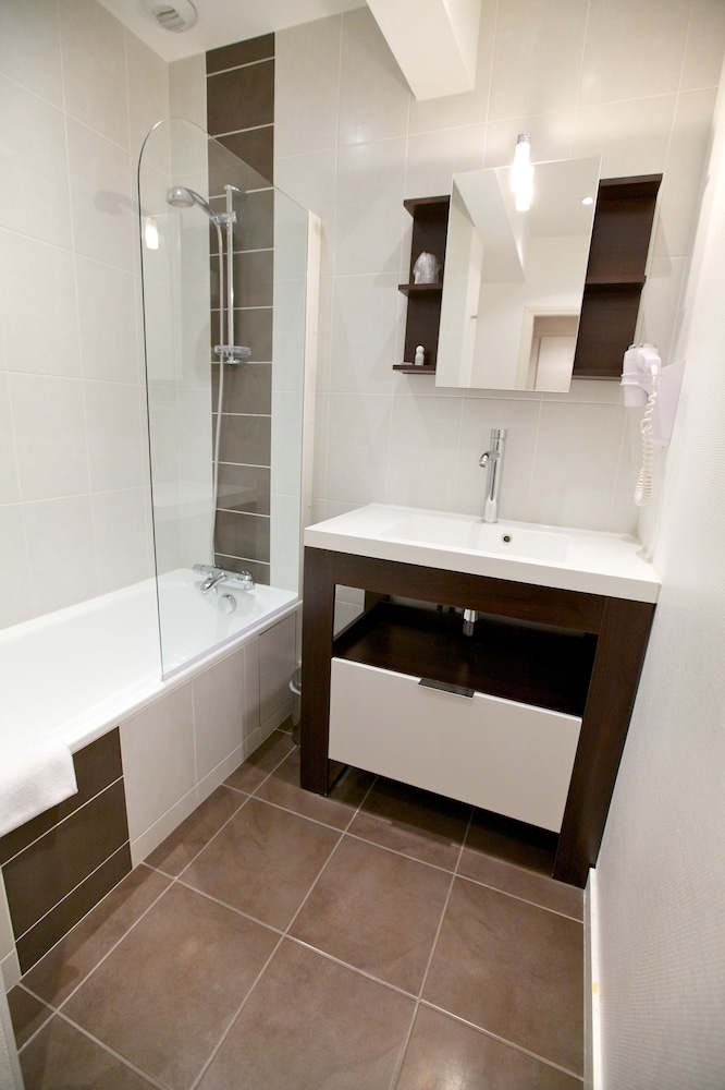 Triple Room, Private Bathroom - Photo 7