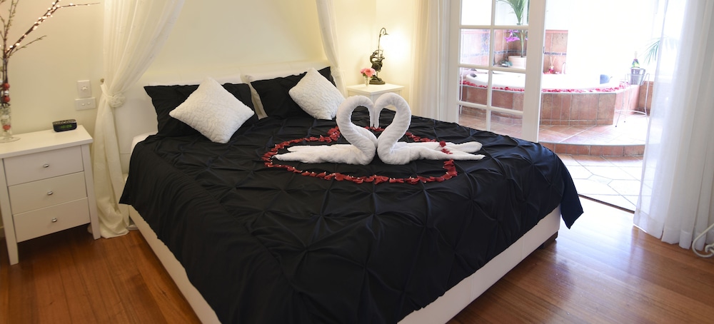 Honeymoon Cottage, Non Smoking, Kitchen (Lakeside Cottage)