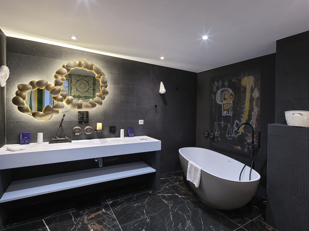 Suite 103 photo 2