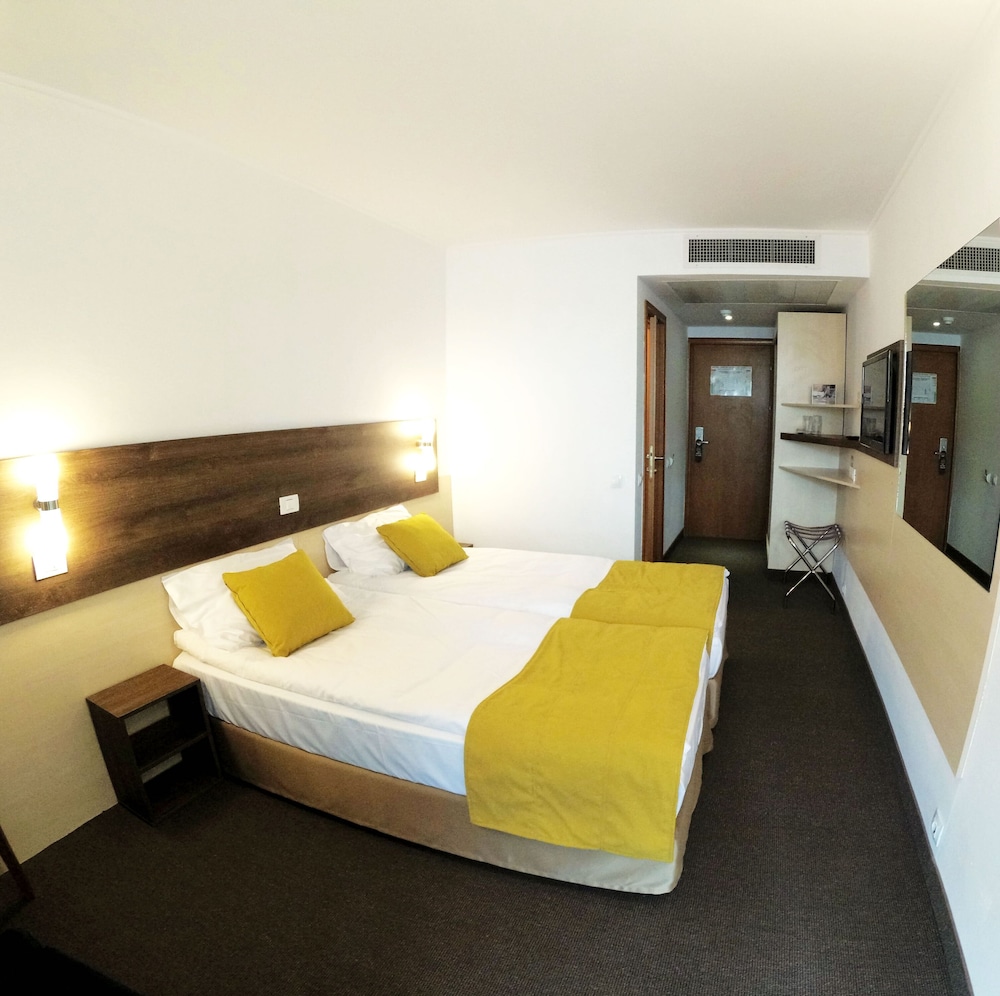 One Queen Bed Room, Without Sea-View, Air-Condition, Balcony, Nonsmoking