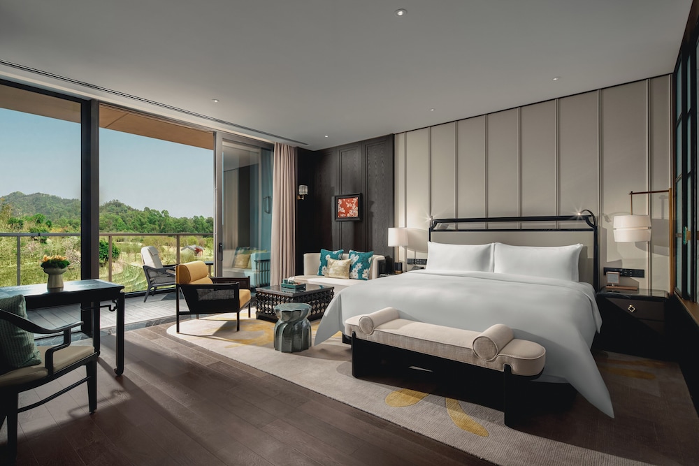 Basic Double Room, 1 King Bed, Balcony, Courtyard View