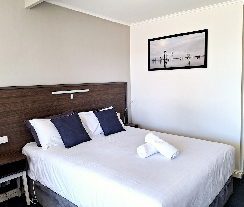 Double Room, 1 Queen Bed photo 1
