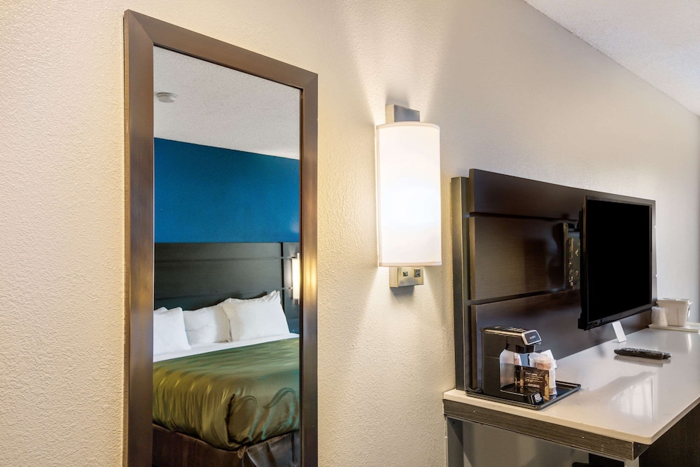 Room, 1 King Bed, Accessible, Non Smoking - Photo 2