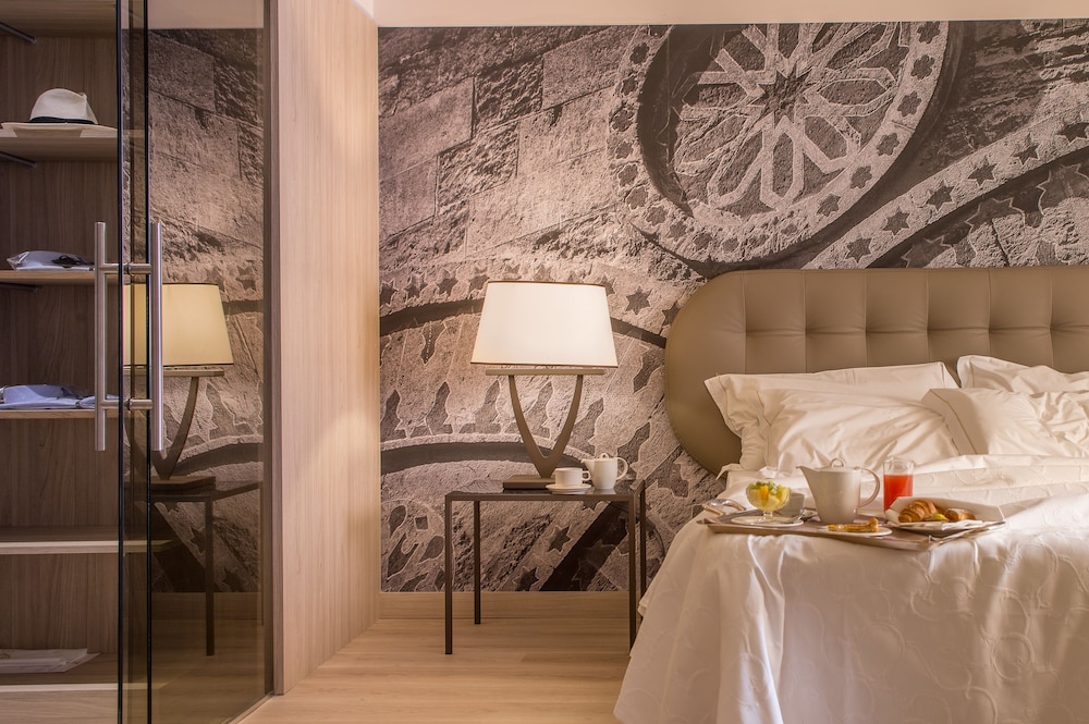 Junior Suite Double or Twin Beds - Photo 1