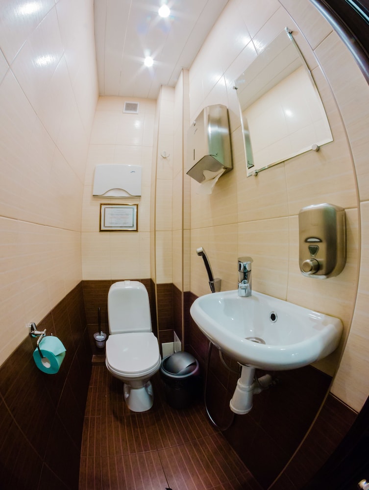 Economy Double or Twin Room, Shared Bathroom photo 3