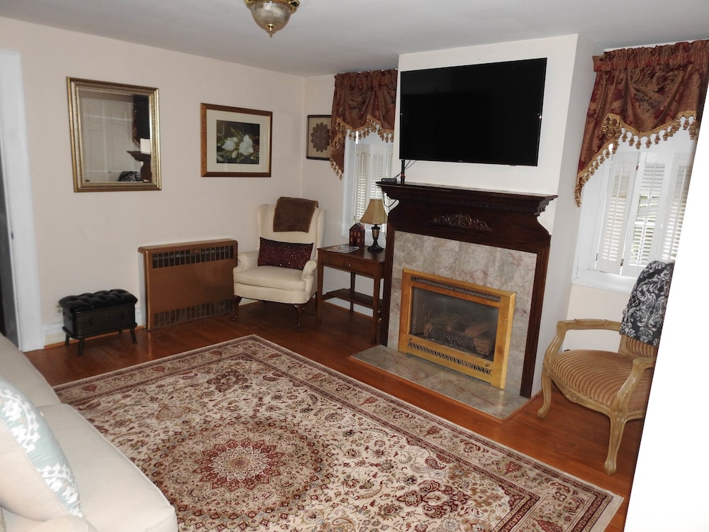 Luxury Suite, Private Bathroom (Governor's Suite) photo 2