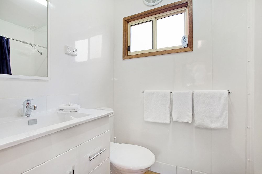 Classic Cabin, 2 Bedrooms photo 2