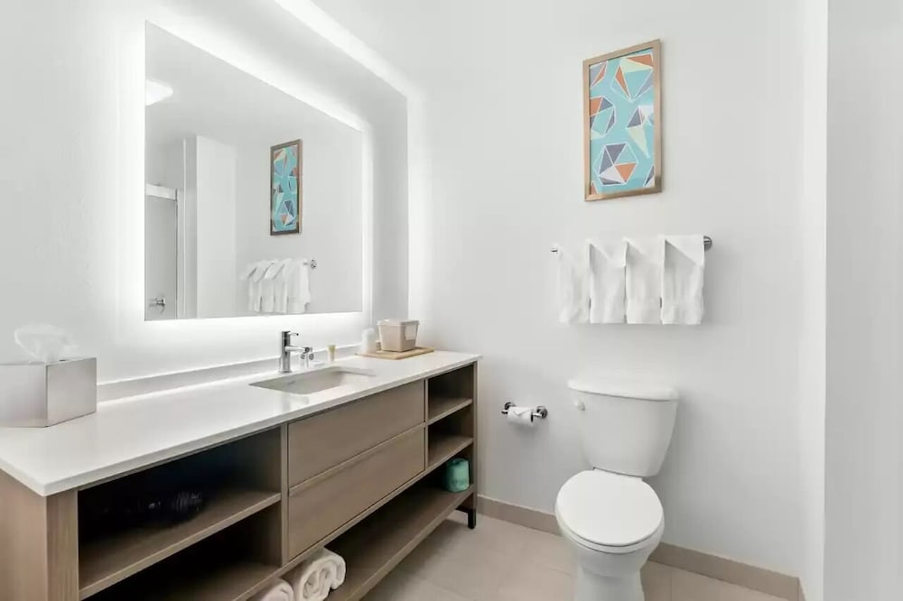Single Room, 1 King Bed with Sofa bed, Accessible, Non Smoking - Photo 5